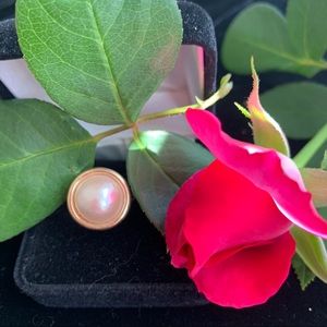 10K Gold Mabe Pearl Ring- Stunning